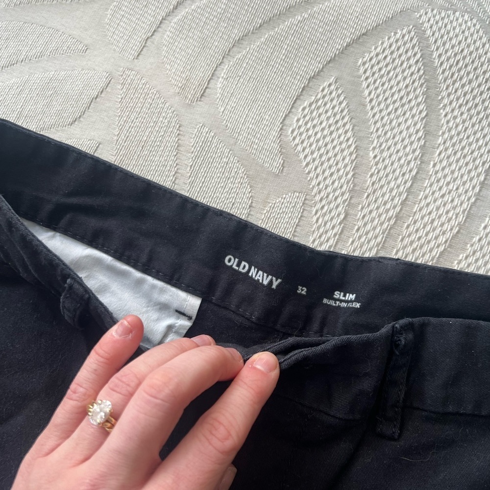Old Navy Men's Dark Shorts - Picture 4 of 4